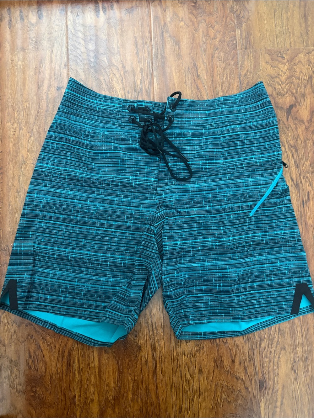 lululemon athletica Teal and Black Striped Swim Board Shorts. Size 30